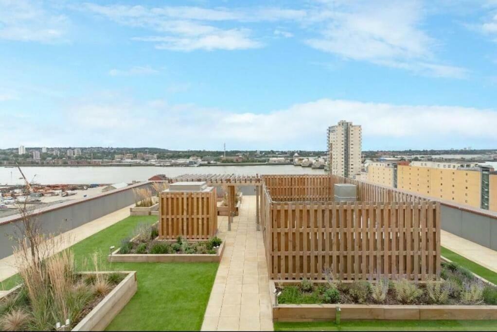 City Escape - Royal Wharf London Exterior foto