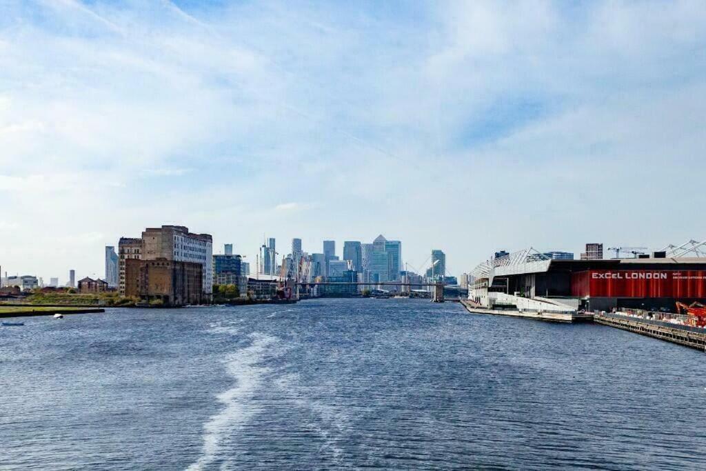 City Escape - Royal Wharf London Exterior foto